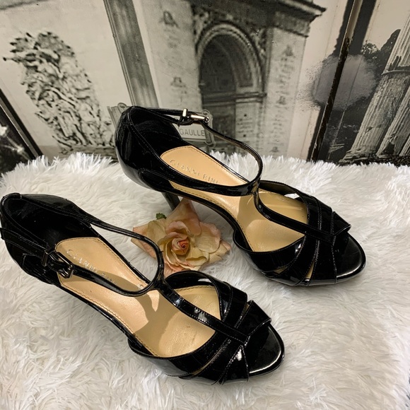 Gianni Bini Shoes - 💄Gianni Bini Patent peep toe Mary Jane heels